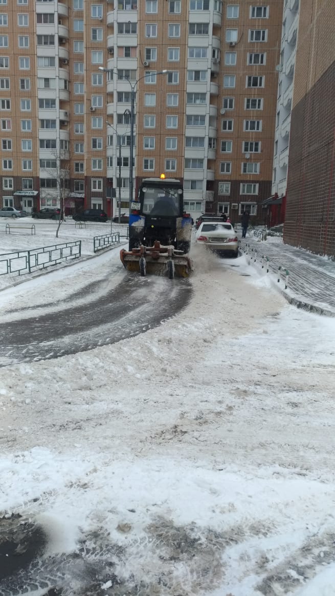 Выполнена уборка снега с придомовой территории многоквартирных домов, расположенных по адресу: Ленинский район, п. Развилка.